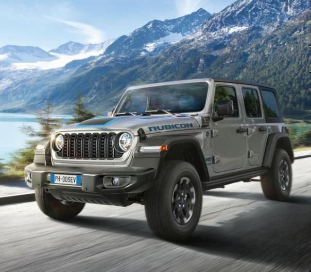 Die Preise für den Jeep Wrangler 2024 beginnen bei 77’900 Franken. Im Vergleich zum Vorjahr werden die Preise der Benzinversionen um 10000 Franken gesenkt.